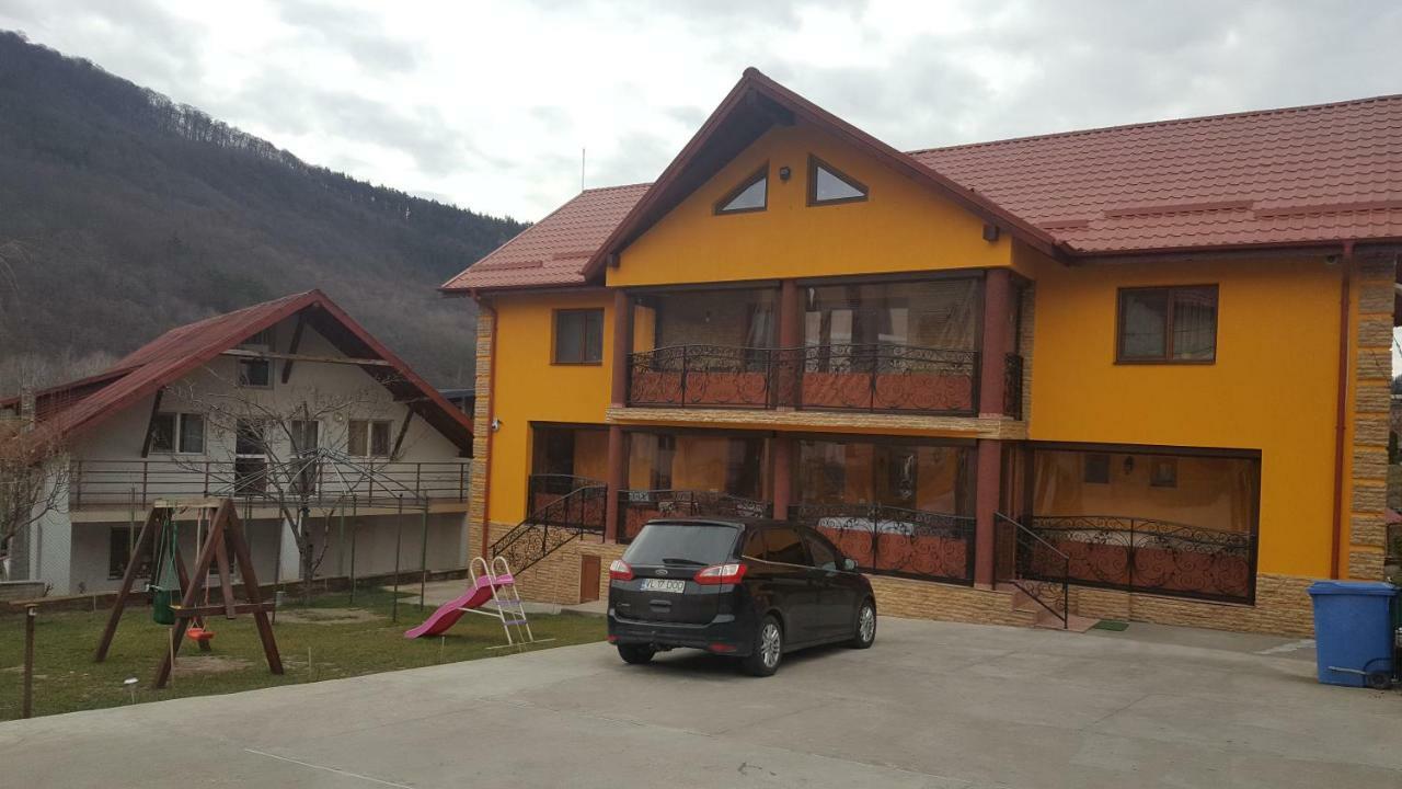 Casa Dodoc Caciulata Exterior photo