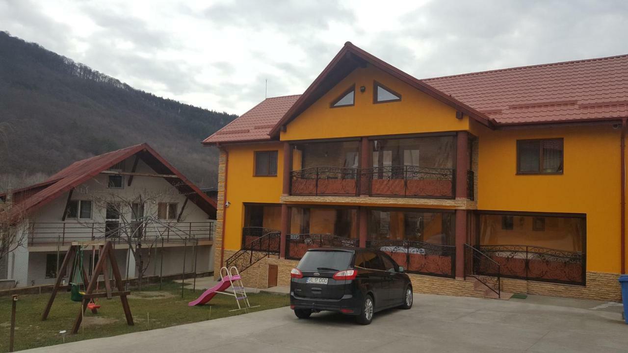Casa Dodoc Caciulata Exterior photo